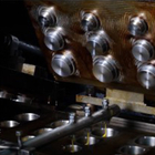 स्टेनलेस स्टील तीखा खोल उत्पाद लाइन चीनी अंडा लुढ़का कोन बनाने की मशीन