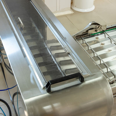 औद्योगिक प्रसंस्करण के लिए स्वचालित मार्शलिंग कूलिंग कन्वेयर 220V 380V बिजली की आपूर्ति